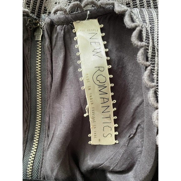 New Romantics Womens Eyelet Floral DRESS Scalloped Hem Size 8 Gray - Picture 6 of 7